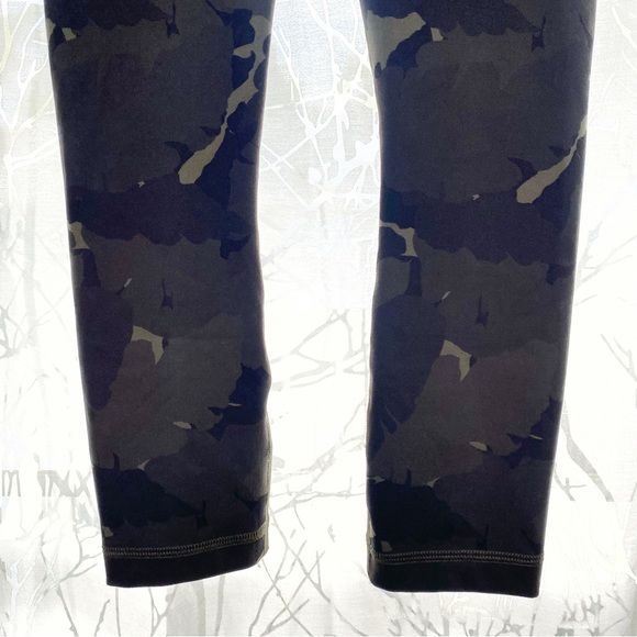 Lululemon green camo palm party high low roll waist wunder under crop leggings - Picture 3 of 12